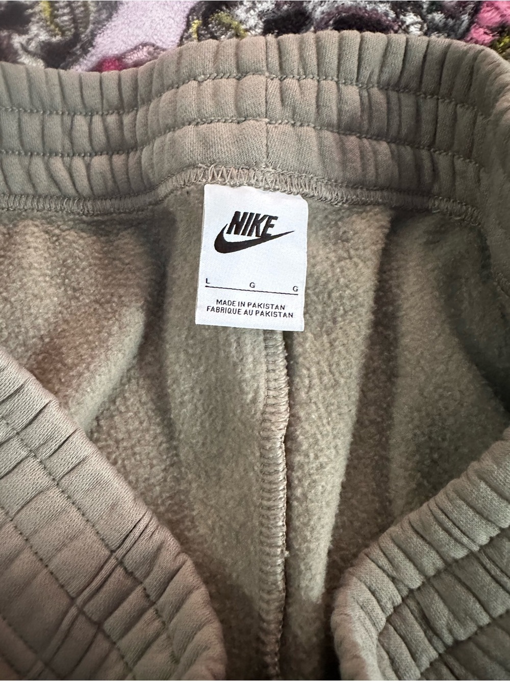 Nike Olive Green Jogger Sweatpants with White Swoosh - Picture 4 of 5